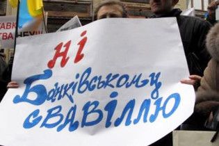 СП: українським банкам вже стало краще. Черга за населенням