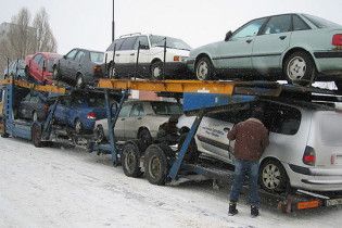Імпорт автомобілів в Україну припинено