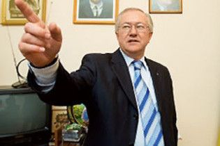 Тарасюк не хоче керувати МЗС через Балогу