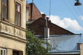 Львів'ян, які стоять у черзі на квартиру, поселять на горищах