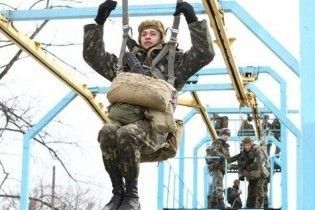 В українських десантників один парашут на п’ятьох