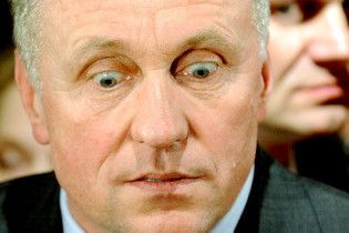 Чеський прем'єр запозичив порівняння "дорога в пекло" з пісні групи AC/DC