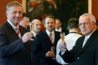 Президент Чехії прийняв відставку уряду