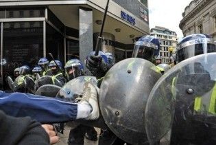 Під час протестів у Лондоні загинув мітингувальник