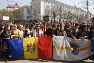 В Молдові проходять багатотисячні мітинги проти результатів виборів