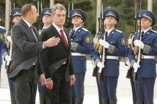 Ющенко домовився дружити з Азербайджаном
