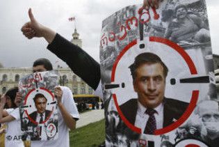 Грузини цілодобово мітингуватимуть під резиденцією Саакашвілі