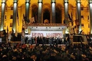Невідомі поламали сцену і побили опозиціонерів в Тбілісі