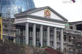 В Грузії опозиція пообідала під резиденцією Саакашвілі