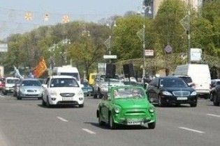 У День книги у Києві відбувся письменницький автопробіг