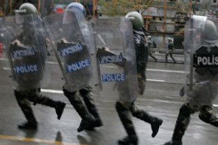У Тбілісі зіткнення між спецназом та опозицією: десятки поранених