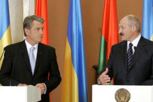Лукашенко: Україна загралася в демократію і забула годувати народ