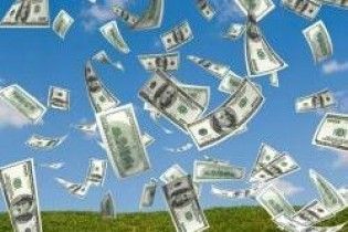 У Дніпропетровську на перехожих впали 300 тисяч гривень