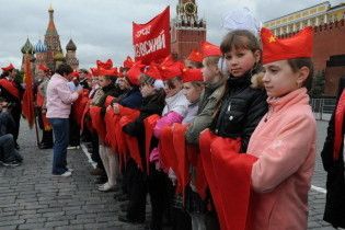 За аналогією з "жовтенятами" у Росії створюють "мєдвєжат"