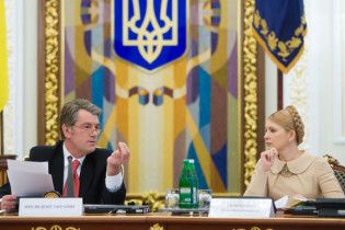 Ющенко звинуватив Тимошенко у падінні гривні