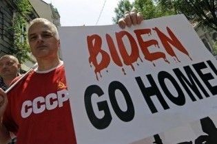 Віце-президента США зустріли в Сербії як "фашистського покидька"