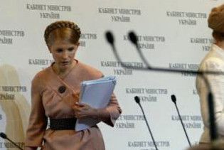 Тимошенко втекла від пікетувальників під крики "Ганьба"