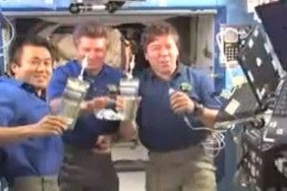 NASA дозволила космонавтам пити воду, отриману із сечі