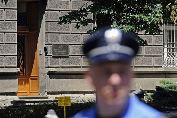 Поліція перед будівлею адміністрації президента Сербії