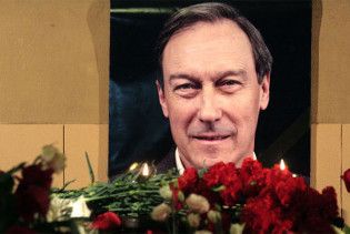 Тисячі людей попрощалися з Олегом Янковським