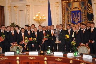 Ющенко вручив Массімо Уголіні медаль "За працю і перемогу"