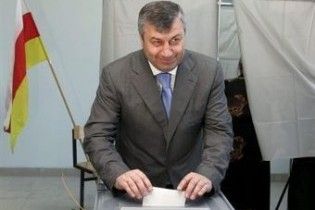 На виборах в Південній Осетії проголосувала більшість виборців