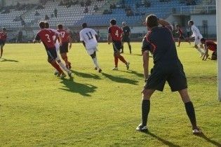 На матчах футбольної Ліги Європи працюватимуть 5 арбітрів