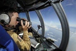На місці зникнення літака Air France бачили білий спалах