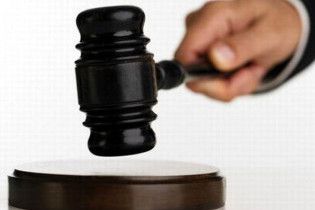 Батько, вирішивши зекономити на аліментах, скинув чотирирічну дочку зі скелі