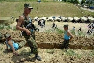 Узбекистан риє протитанкові траншеї на кордоні з Киргизією