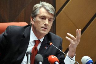 Ющенко обурився, що Тимошенко приділяє діаспорі замало уваги