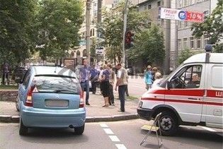 У Києві вагітна жінка-водій врізалася в кам'яну огорожу