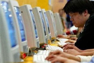 Китайського підлітка залікували від інтернет-залежності насмерть