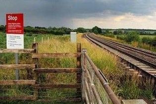 Британець вижив після зіткнення з поїздом