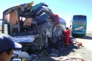 Лобове зіткнення автобусів у Перу: 27 людей загинули