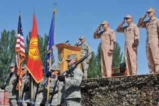 Держдеп США: договір оренди військової бази "Манас" продовжений ще на рік
