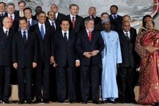 G 8 виділить бідним країнам 15 млрд дол. на господарство