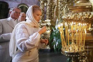 Тимошенко: щоб піднятися з колін, Україні треба спершу на них стати