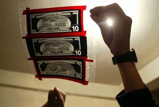 20 млн фальшивих доларів розвезли по світу гастарбайтери з Молдови
