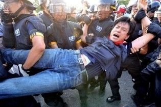 В Південній Кореї робітники побилися з поліцією