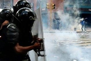 У Венесуелі противники реформи освіти побилися з поліцією