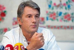 Ющенко вимагає позбавити громадянства всіх, хто не здав іноземний паспорт