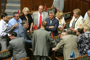 Депутатам у два рази зменшать зарплату