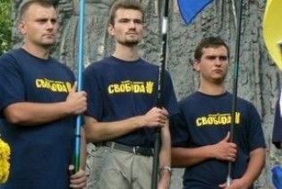 Беркут захистив "терориста Леніна" від активістів ВО Свобода