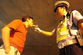 У Китаї засудили до страти студента, який в ДТП убив жінку