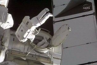 Астронавти Discovery почали перший вихід в космос