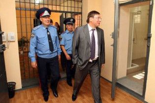 Луценко продовжив чистки в міліції