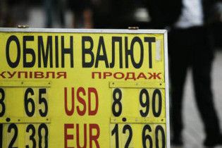 Нацбанк прогнозує, що через рік долар коштуватиме 8,3 грн