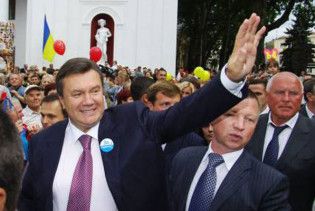 Янукович пообіцяв Мєдвєдєву помирити Україну з Росією