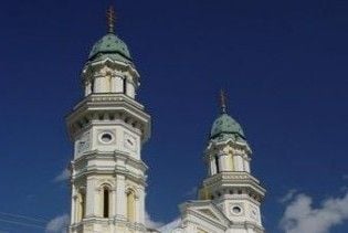 Буря в Ужгороді знесла 8-метровий хрест Хресто-Воздвиженського собору